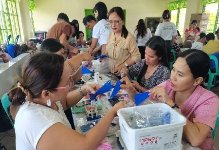 Aurora Students Get Robotics Kits To Enhance STEM Learning